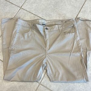 American Eagle Khaki Jegging Size 20